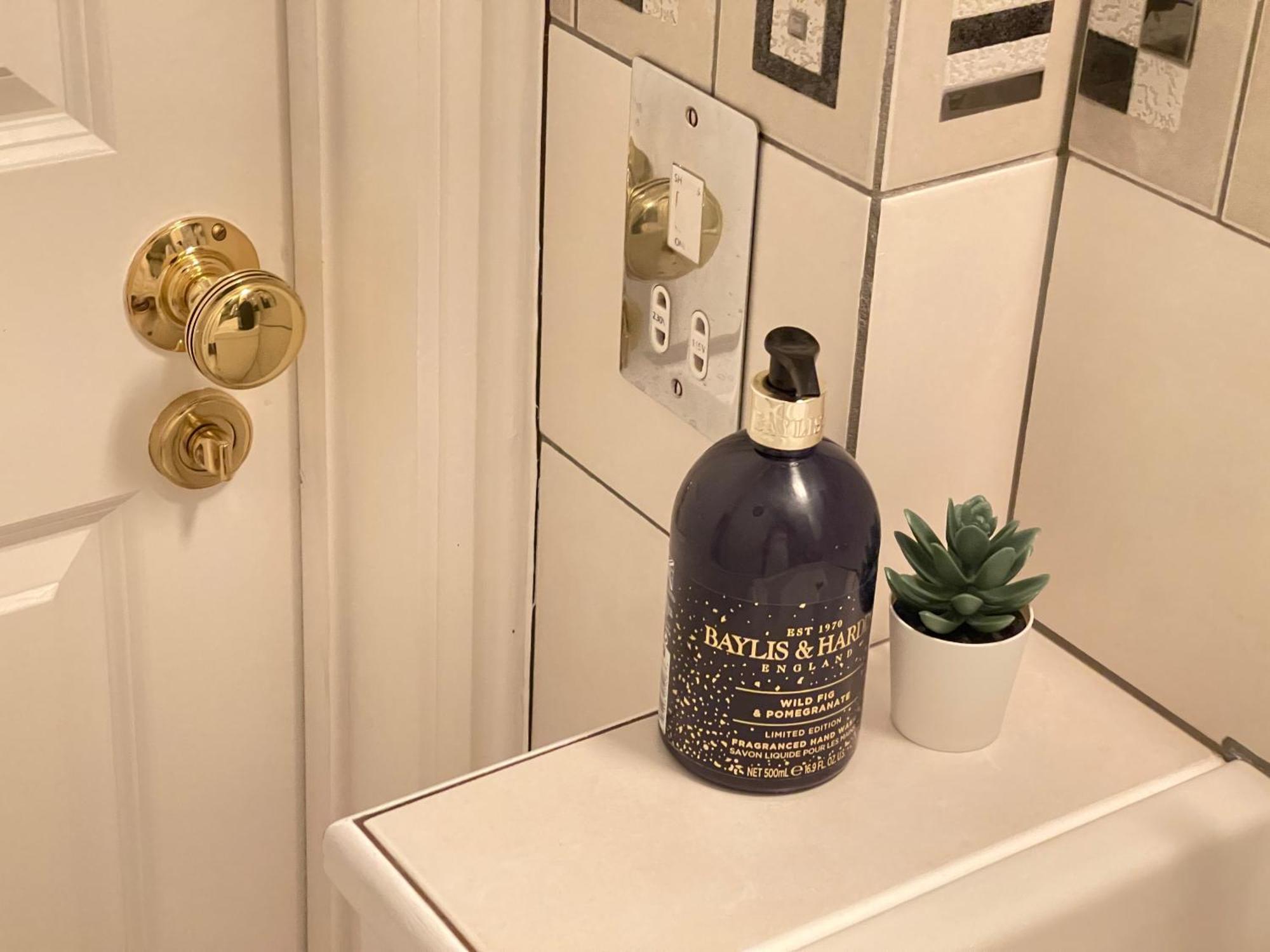 London Luxe Rooms Surbiton Buitenkant foto