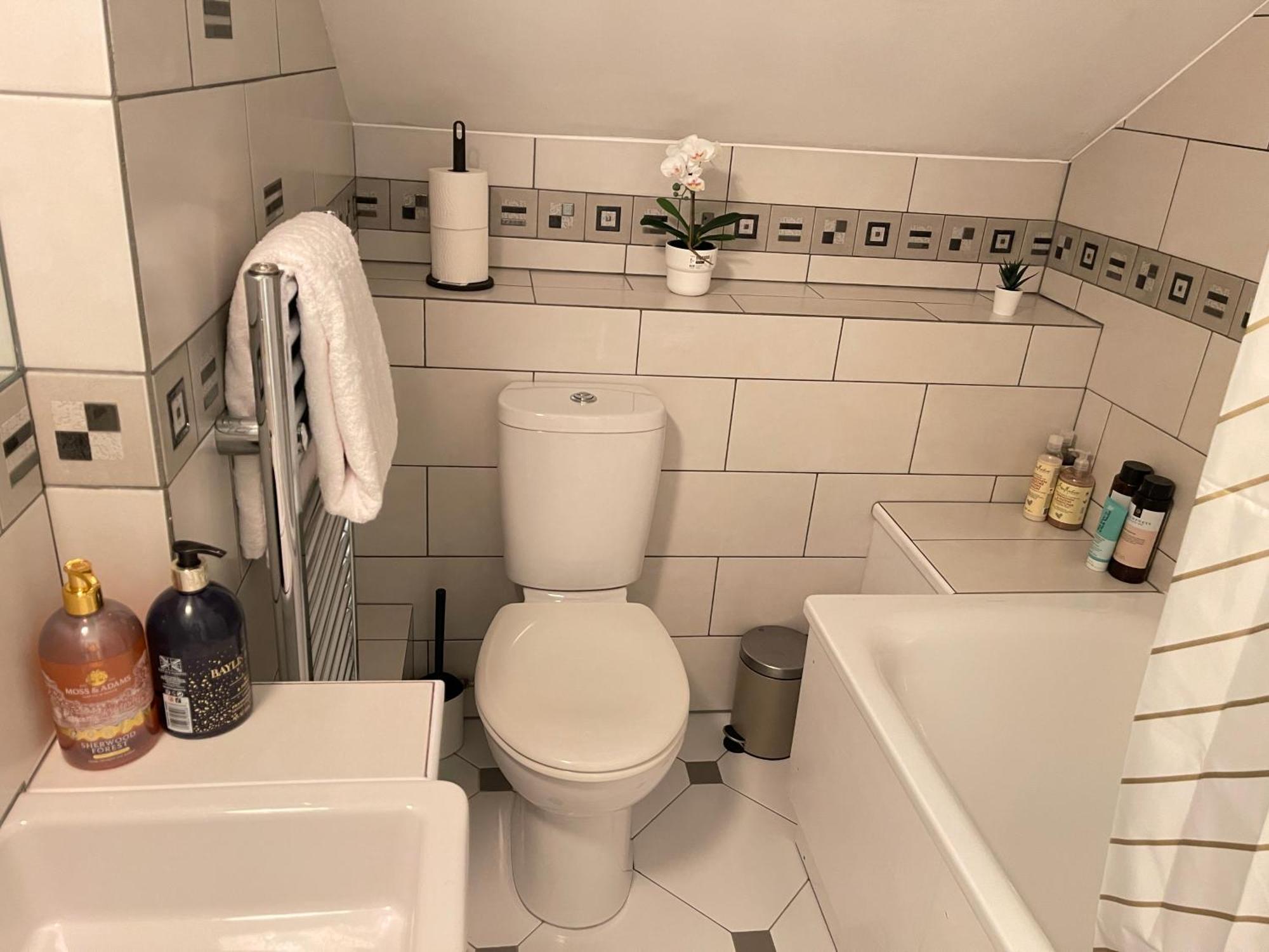 London Luxe Rooms Surbiton Buitenkant foto
